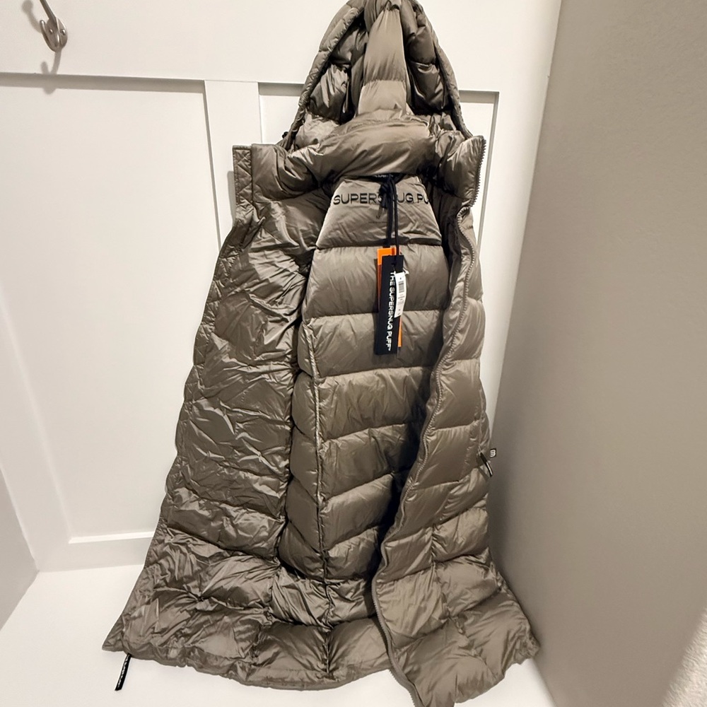 Aritzia Super Snug Super Puff Modern Taupe Puffer Coat Medium DISCONTINUED - Picture 8 of 8